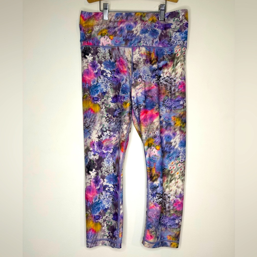 Athleta Women's Elation Printed Capri, Medium, Color- Renewed Bloom Chro…